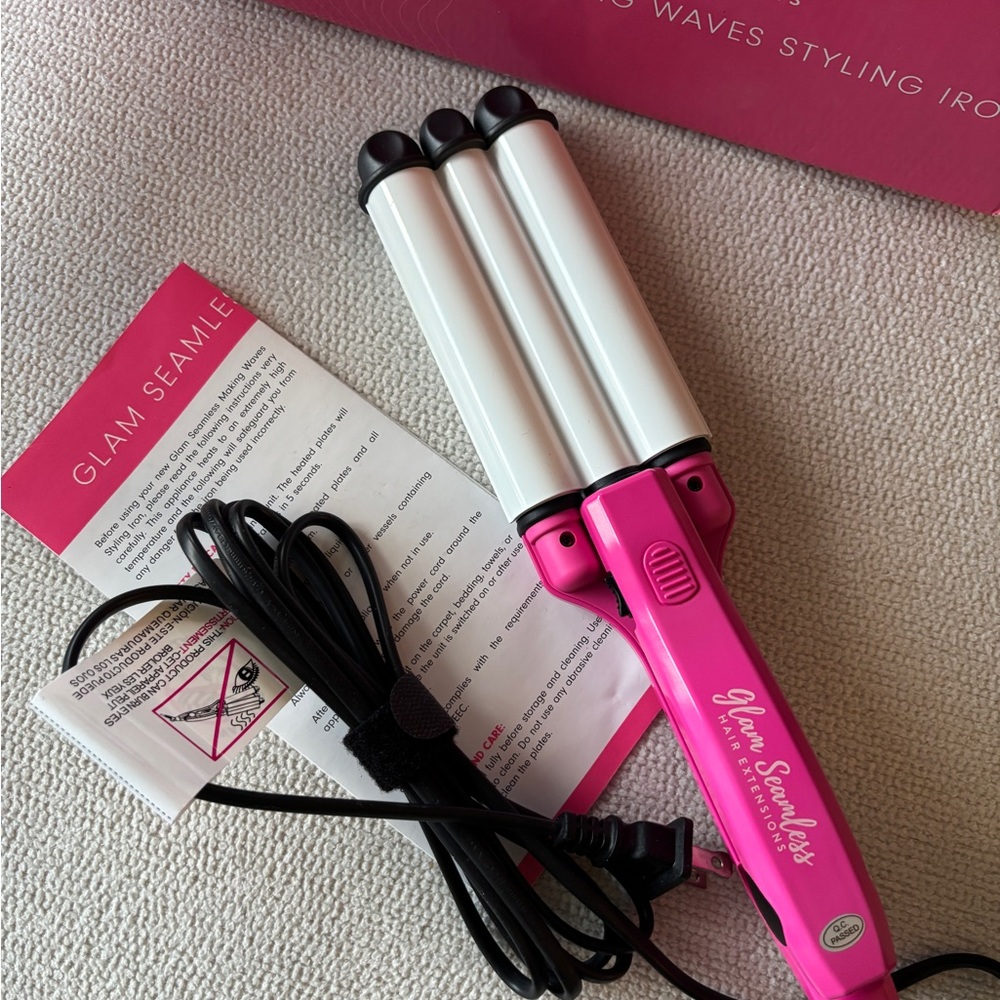Glam Seamless Pink and White Making Waves Styling Iron New .07 - 3 Barrels